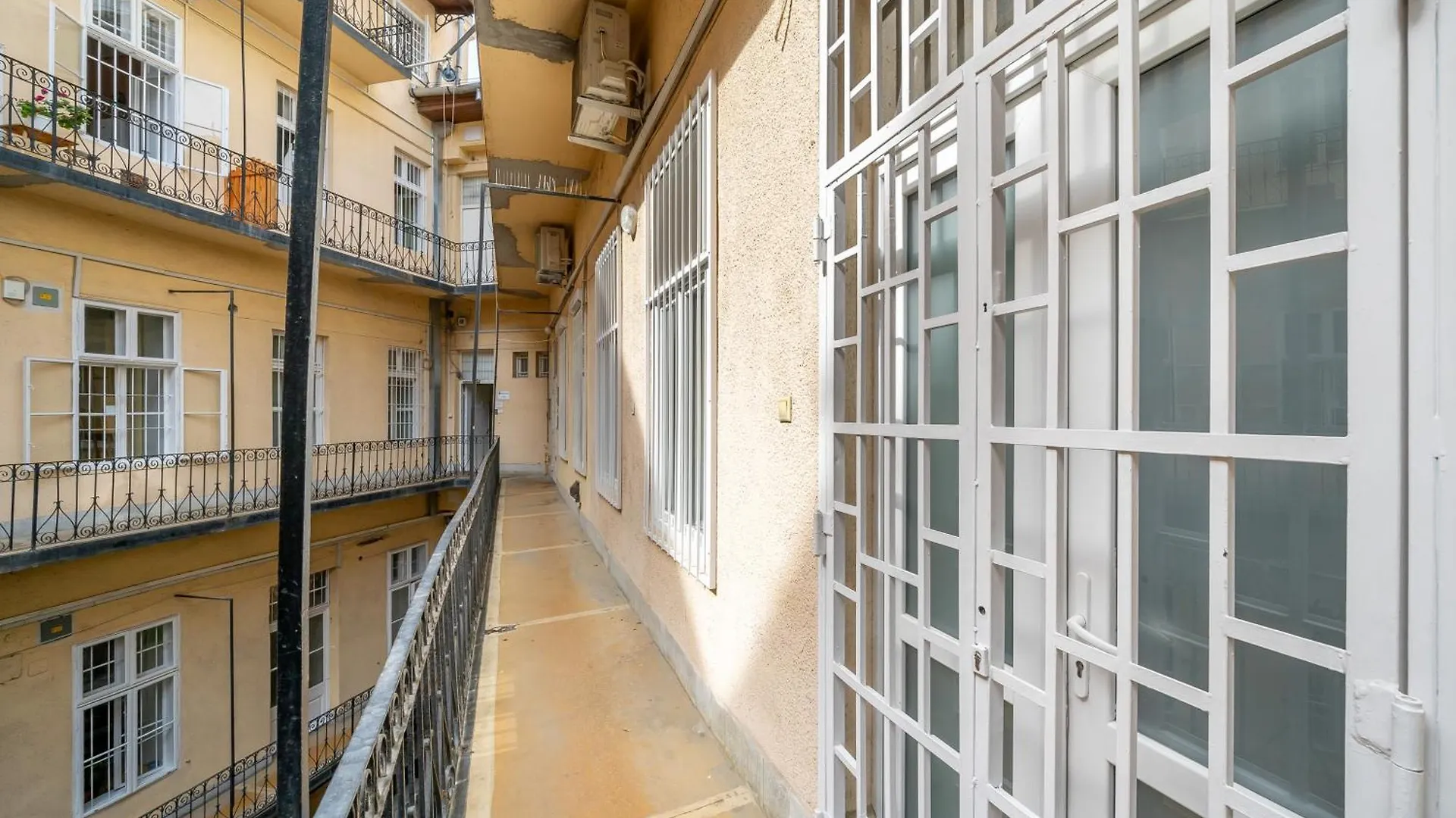 Oktogon Four Residence Будапешт 0*,  Венгрия