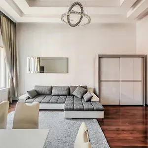 Apartment Amora Homes Basilica View Imperial -sas Street -need Reservation For Free Parking, Budapest